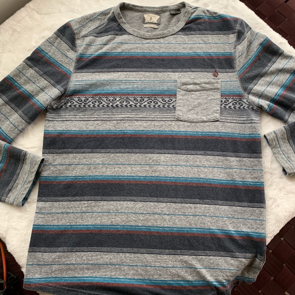 Men’s Volcom long sleeve shirt